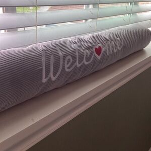 cupcakes & cashmere “Welc❤️me” Draft Guard